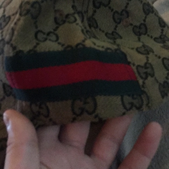 Gucci with the bee logo - Picture 2 of 3